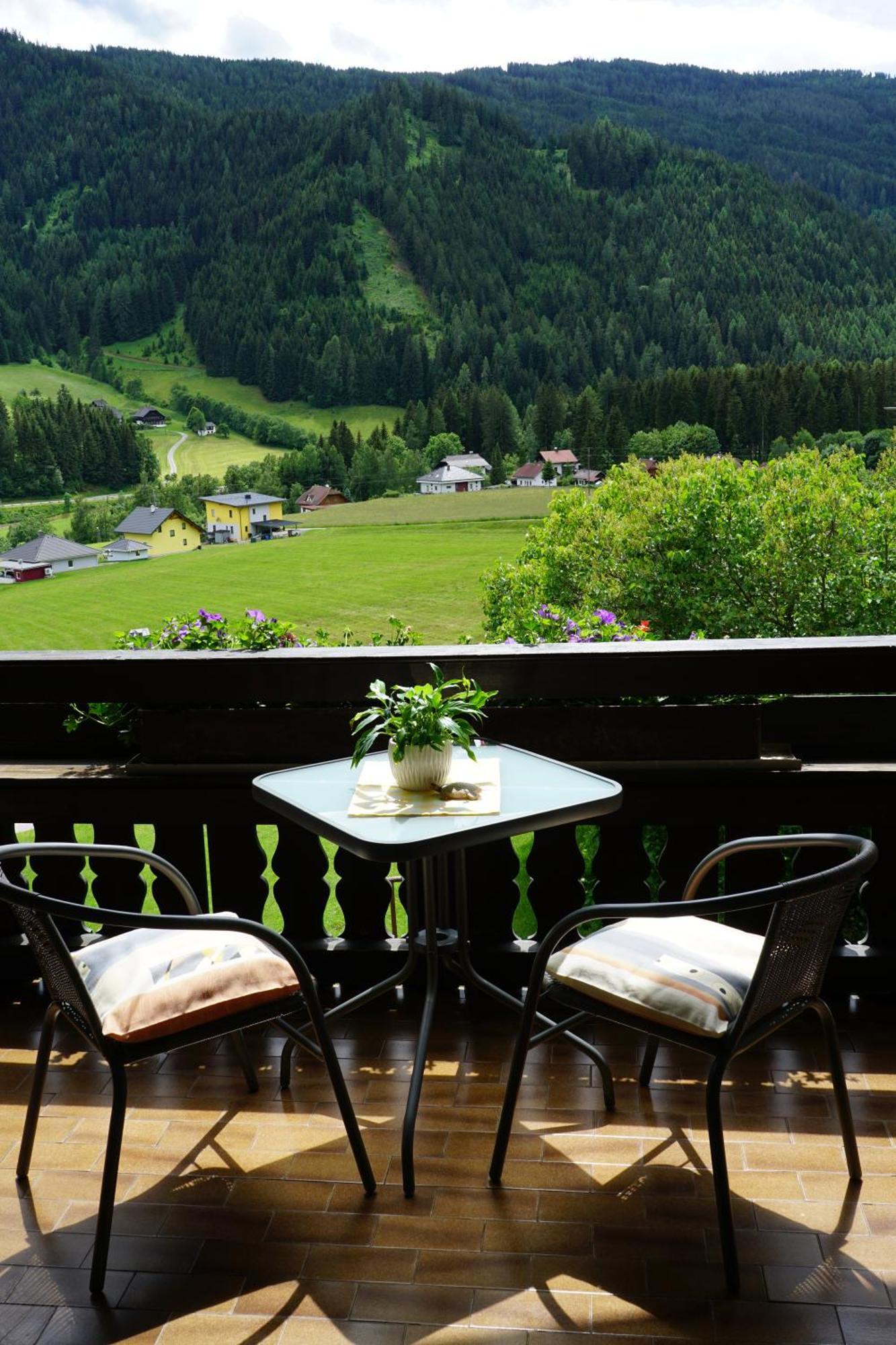 Pension & Ferienwohnung Sonnleiten Gnesau Rum bild