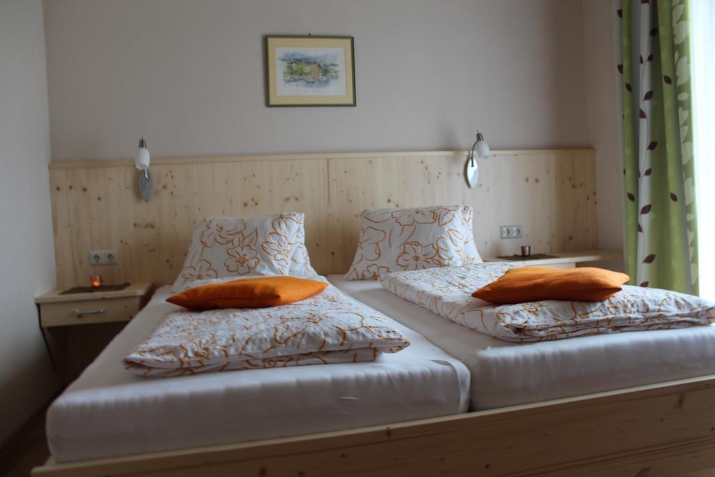 Pension & Ferienwohnung Sonnleiten Gnesau Rum bild