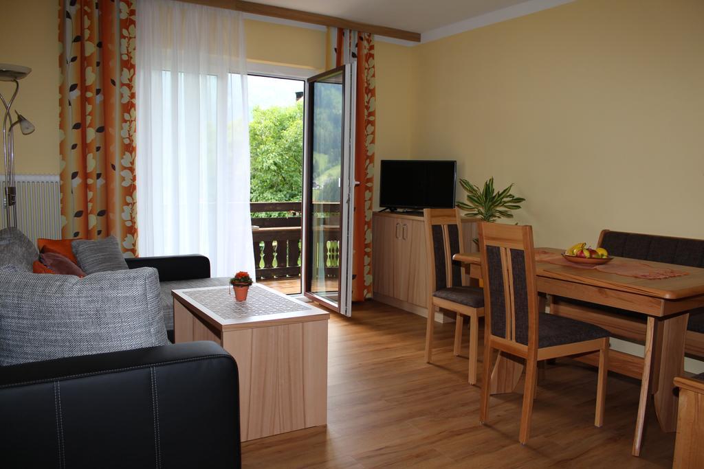 Pension & Ferienwohnung Sonnleiten Gnesau Rum bild