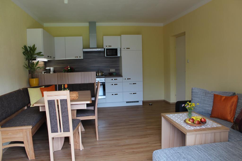 Pension & Ferienwohnung Sonnleiten Gnesau Exteriör bild