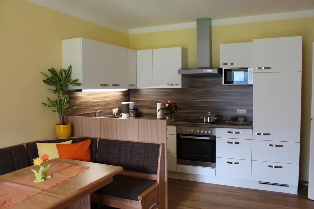 Pension & Ferienwohnung Sonnleiten Gnesau Rum bild